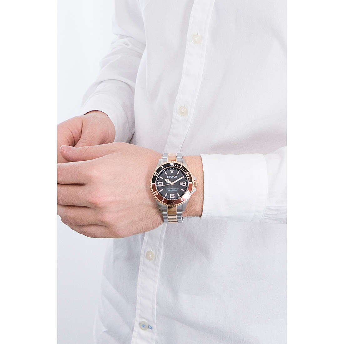 Orologio uomo Sector, mod 230, cassa e cinturino in acciaio bicolore rosè, fondo marrone scuro, ghiera bicolore girevole (R3253161019) - immagine 2