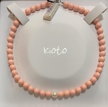 Collana Kioto gioielli, pasta di corallo rosa con Perla cetrale, chiusura in oro bianco, cod (182AR)